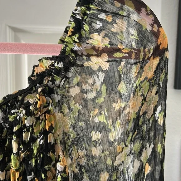 Louna long sleeve off the shoulder smocked floral top - Picture 4 of 5